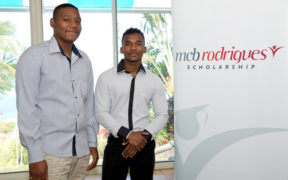 MCB Rodrigues Scholarship : les bourses décernées à Jean Sunglee et Louis Philippe | business-magazine.mu