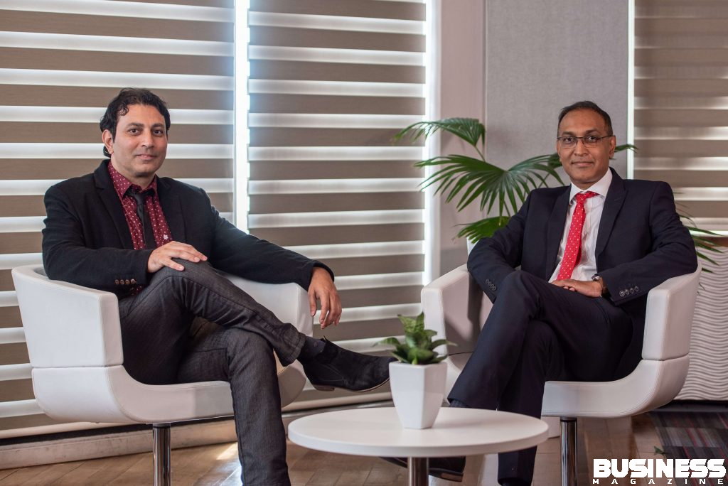 A gauche, Richard Le Bon, rédacteur en chef adjoint à Business Magazine et Fareed Soobadar, Head of Corporate Banking à Bank One